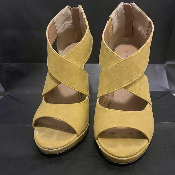 Michael Antonio mustard cross heel - Picture 3 of 5